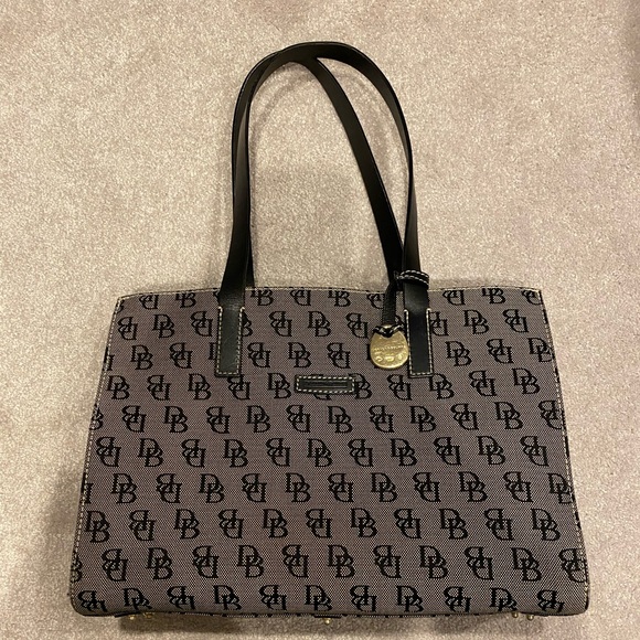Dooney & Bourke Handbags - ‼️DOONEY & BOURKE‼️